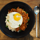 Foto de 김치제육 덮밥 / Kimchi Jeyuk Deopbap (Picante II)