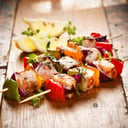 Foto de Brochetas de pescado ( 2 palitos ) + papa +Choclo