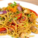 Foto de TALLARIN SALTADO DE POLLO / CHICKEN SAUTED NOODLE