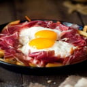 Foto de T12 Huevos rotos con viruta de jamón