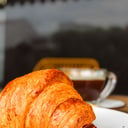 Foto de Croissant de jamón serrano y queso crema