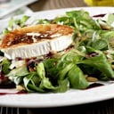 Foto de ensaladas frescas y templadas