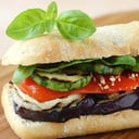 Foto de Sandwich veggie con papas