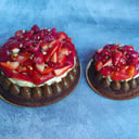 Foto de Torta brownie con frutos rojos/frutillas