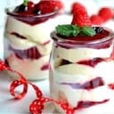 Foto de Tiramisú de frutos rojos y leche condensada
