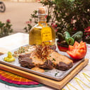Foto de T- bone en salsa de chiles con pico e gallo