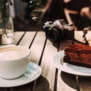 Foto de Cafe con Leche + Porción de Torta
