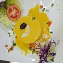 Foto de CAUSA LIMEÑA RELLENA DE POLLO EN SALSA A LA HUANCAÍNA