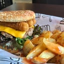 Foto de Hamburguesa con dedos de queso