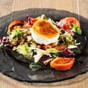 Foto de Ensalada de Queso de Cabra con jamon de pato