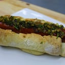 Foto de CHORIPERRO EN PAN DE MOLE DE CHOCOLATE Y CHIMICHURRI