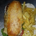 Foto de Sándwich de lomito completo con fritas