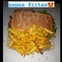 Foto de Sándwich de milanesa completo con fritas
