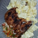 Foto de Pollo al horno con ensalada de papa y huevo