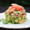 Foto de Ensalada de capas de cangrejo con aguacate