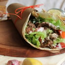 Foto de Shawarma de carne + 2 Falafel + Salsa de ajo