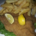 Foto de Milanesa de carne con fritas o ensalada