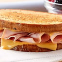 Foto de Tostado clásico de jamón y queso