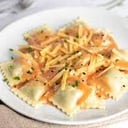 Foto de Ravioles con salsa mixta