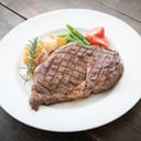 Foto de Bife con ensalada 