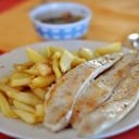 Foto de Reineta con a la Mantequilla con acompañamiento a elección. Arroz , papas fritas , Tallarines , puré , Ensalada surtida