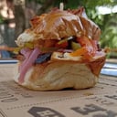 Foto de 3 Smokin Brisket Sliders con Rickys Fries