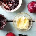 Foto de Tostadas acompañado con Queso y Mermelada