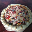 Foto de PIZZA CON ORILLA DE QUESO 