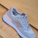 Foto de NEW BALANCE Gris rosa