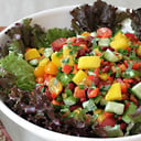 Foto de MIX DE ENSALADA CON JUGO EN CAJA O AGUA