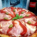 Foto de pizza jamon y morrones