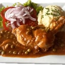 Foto de Pollo Arvejado, Pure de Papas y Ensalada