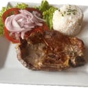 Foto de Chuleta de Cerdo, Arroz y Ensalada