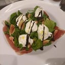 Foto de Burrata, Arugula, Prosciutto e Higos