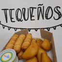 Foto de 12 TEQUES GRANDES + 12 MINI EMPANADAS + 3 SALSAS