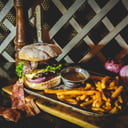 Foto de DOBLE CARNE CON QUESO Y TOCINETA