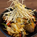 Foto de Wok de pato con tallarines, anacardos y verdura de temporada