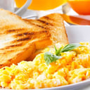 Foto de Huevo revuelto con pan tostado