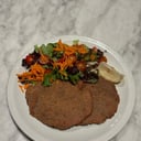 Foto de Milanesa con papas fritas, puré o ensaladas