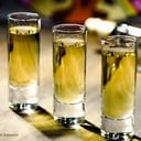Foto de SHOT DE AGUARDIENTE AMARILLO 