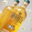 Foto de BOTELLA DE AGUARDIENTE AMARILLO 
