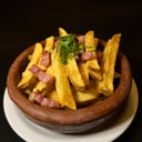 Foto de Papas con cheddar , panceta y verdeo