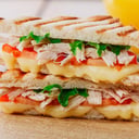 Foto de Sandwich de pollo huevo y queso