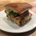 Foto de FOCACCIA JAMON CRUDO Y PESTO