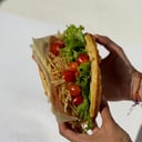 Foto de Español (jamon , tomate cherry , queso ,lechuga y papas pay)