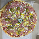 Foto de Muzza con jamón y huevo rallado