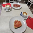 Foto de Tostada de jamón, aceite de oliva & tomate