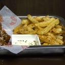 Foto de 5 alitas + papas fritas + bebida