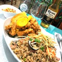 Foto de Chicharrón + Chaufa de Marisco