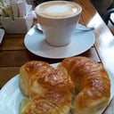 Foto de Combo 6: 1 Cortado mediano + 2 medialunas dulces + 1 vaso de soda